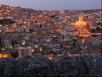 Modica - panoramica notturna