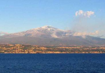 Etna vista dal mar Ionio